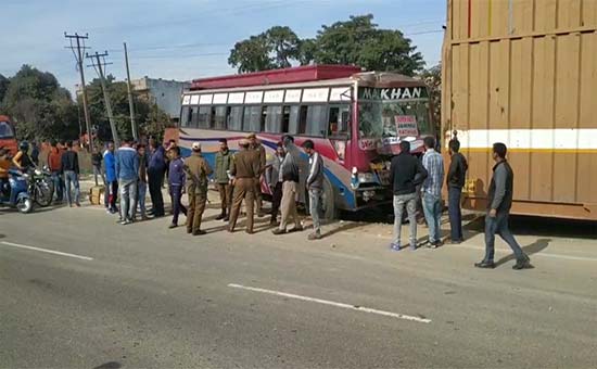 17 people injured in road accident at Samba