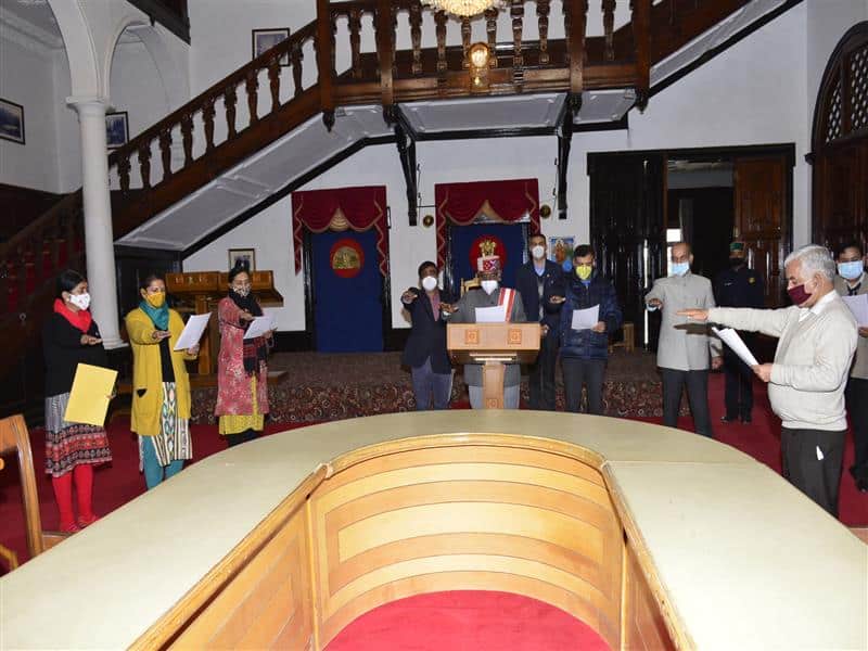 Governor administer Constitution oath to officials