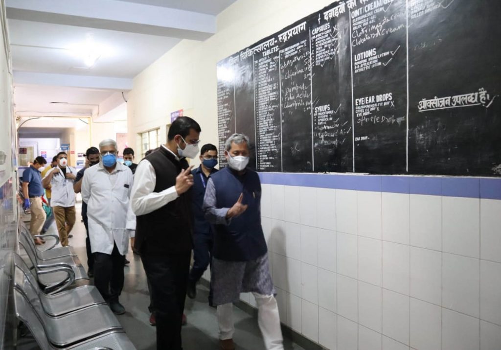 मुख्यमंत्री श्री तीरथ सिंह रावत ने शनिवार को जनपद रूद्रप्रयाग में कोटेश्वर स्थित माधवाश्रम कोविड केयर सेंटर व जिला चिकित्सालय का निरीक्षण किया।