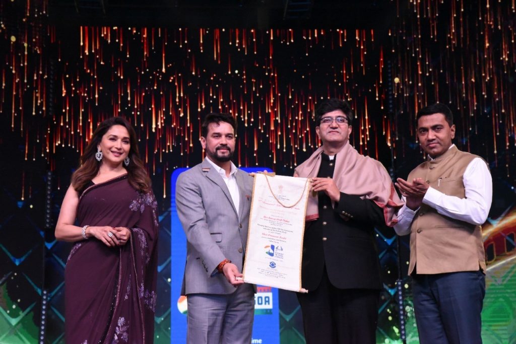 Renowned Lyricist Prasoon Joshi receives Indian Film Personality of the Year Award for 2021