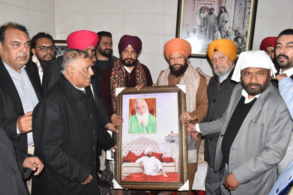Chief Minister Charanjit Singh Channi paid obeisance at Dera Baba Murad Shah and Darbar Almast Bapu Lal Badshah