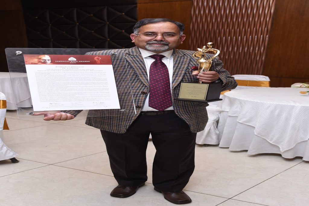Governor congratulates Muskan Negi for winning Golden Voice Award