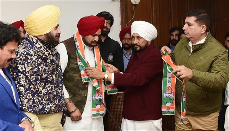 Sidhu Moosewala Joins Congress In Presence Of Cm Channi And Ppcc Chief Navjot Sidhu