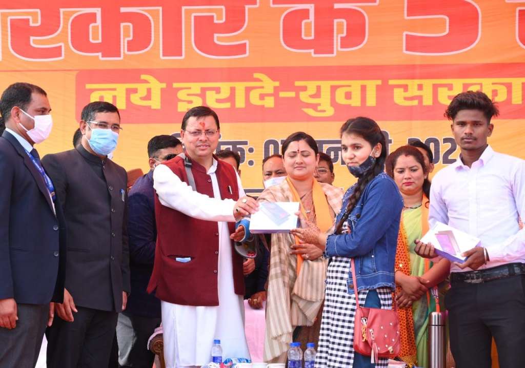 Chief Minister Shri Pushkar Singh Dhami on Friday participated as the chief guest in the state level program 'Nai Indeyyuva Sarkar' for five years at Khatima, Udham Singh Nagar.