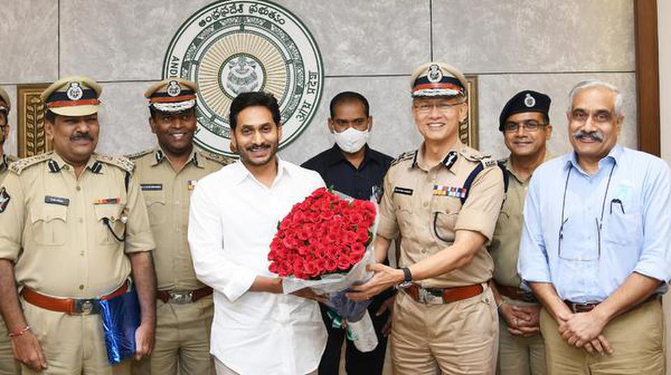 CM congratulates state police for winning Award