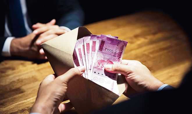 Haryana State Vigilance Bureau has caught a Superintending Engineer (SE) and an Accountant of the Municipal Corporation, Faridabad red-handed while they were accepting a bribe of Rs 1.40 lakh from a contractor.