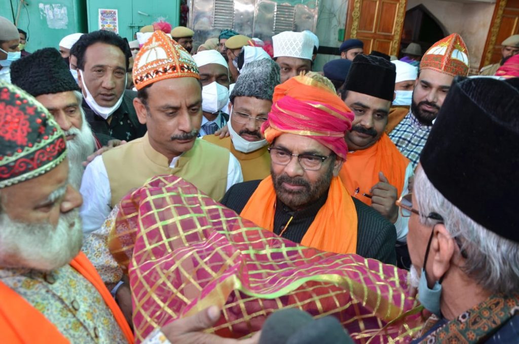 Union Minister for Minority Affairs Shri Mukhtar Abbas Naqvi offers “Chadar” on behalf of Prime Minister Shri Narendra Modi at Ajmer Sharif Dargah, Rajasthan on the occasion of 810thUrs of Khwaja Moinuddin Chishti.