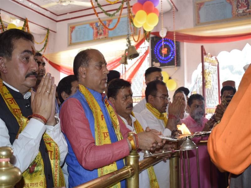 Chief Minister visits Radha Soami Satsang Beas Centre at Paraur