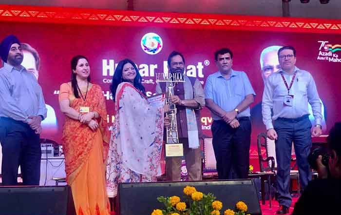 Ministry Of Minority Affairs Felicitates Prc Rakhee Gupta Bhandari During 40th Edition Of Hunar Haat In Mumbai