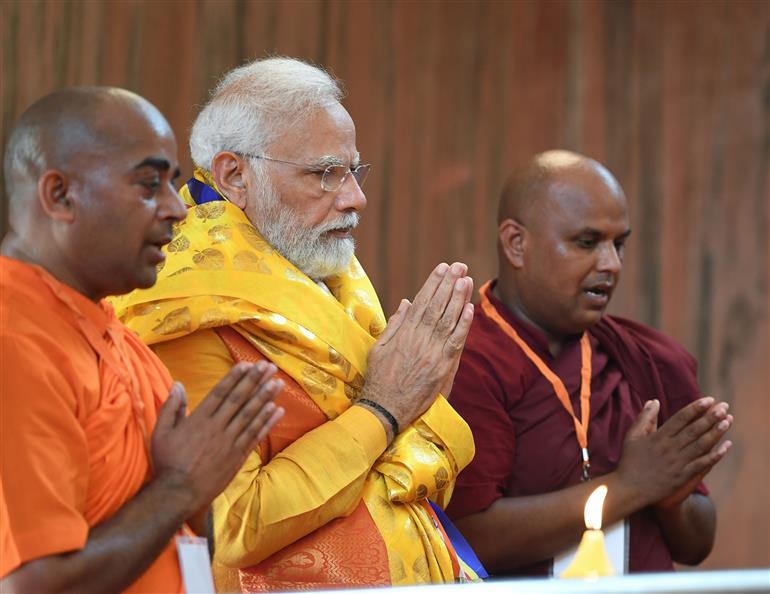 PM offers prayers at Mahaprinirvana Stupa at Kushinagar