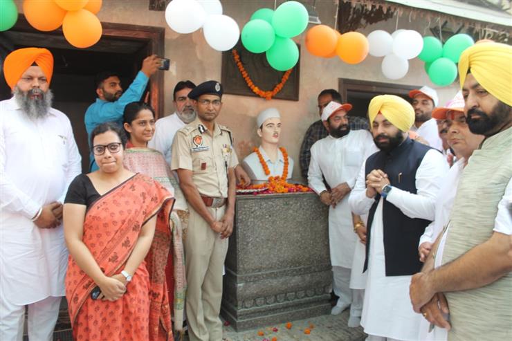 Real tribute to our martyrs would be if we contribute in eradicating social evils of corruption, drug abuse, female foeticide & illiteracy from society: Harjot Singh Bains