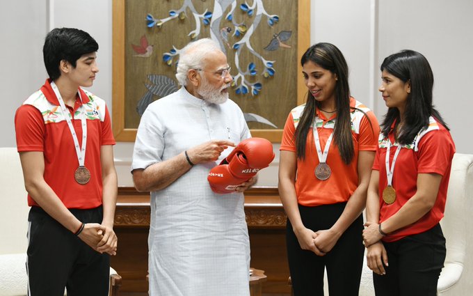 PM meets champion women boxers from World Boxing Championship
