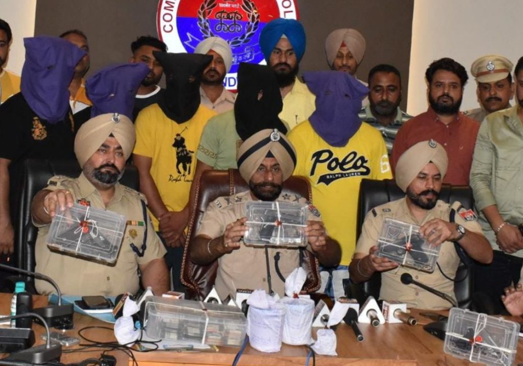 Punjab Police Arrests Five Persons With 4 Pistols, Rs 6.5 Lakh Drug Money, 103gms Heroin & Three Cars