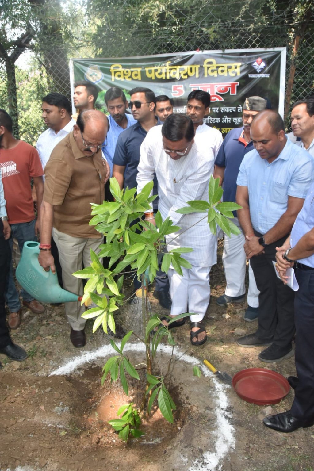 विश्व पर्यावरण दिवस पर मुख्यमंत्री ने किया वृक्षारोपण।