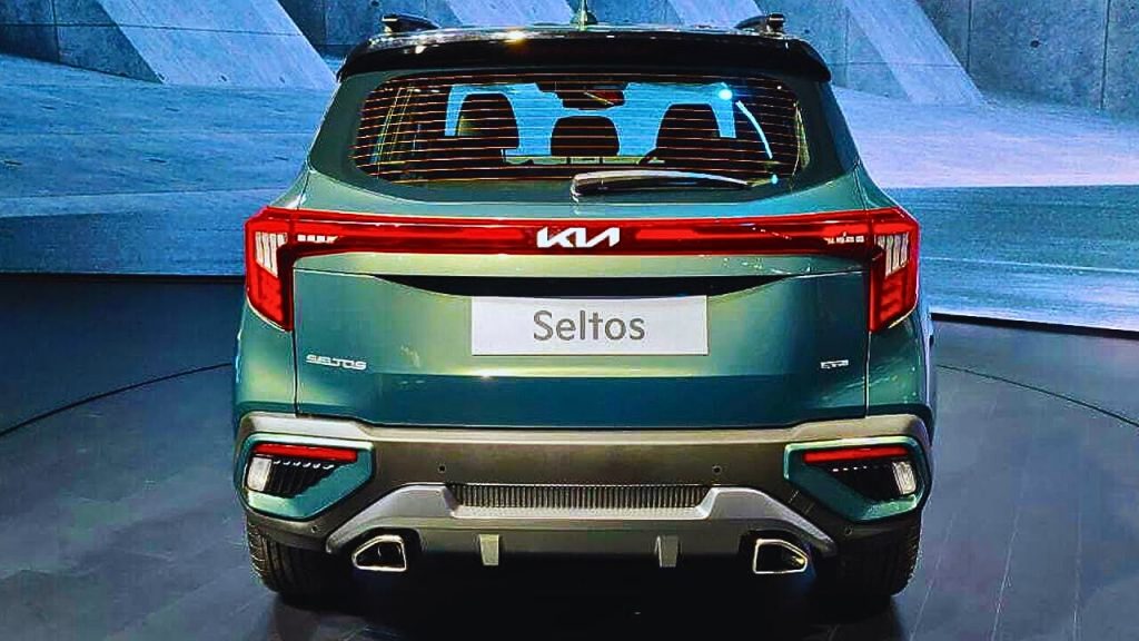 Kia Seltos 2023 Pewter Olive Color Rear View