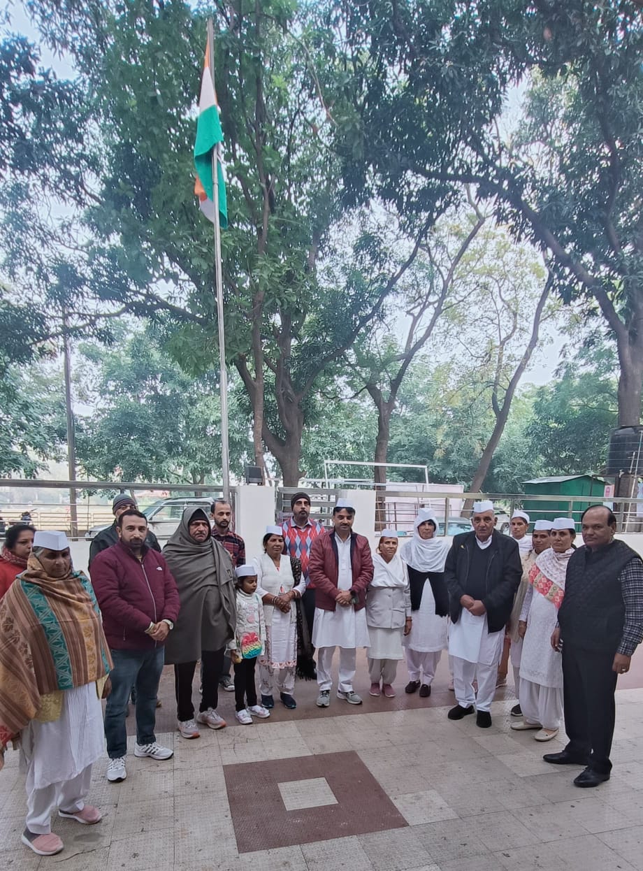 हरियाणा कांग्रेस के प्रदेश कार्यालय में किया गया ध्वजारोहण - चांदवीर हुड्डा |