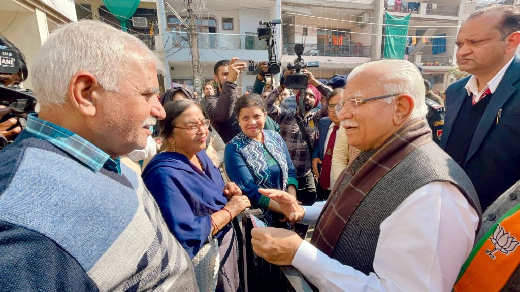 गांव चलो अभियान के तहत मुख्यमंत्री मनोहर लाल ने लाभार्थियों व प्रबुद्ध लोगों से भी की मुलाकात |